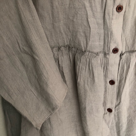 Emery Rose Button Down Ruffled Blouse - Picture 5 of 12